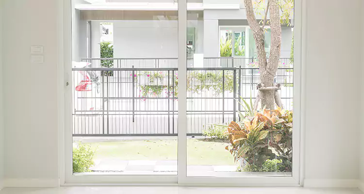 Balcony Screen Door Repair in Tamarac, FL