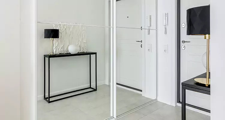 Mirrored Bifold Closet Doors Repair in Tamarac, FL