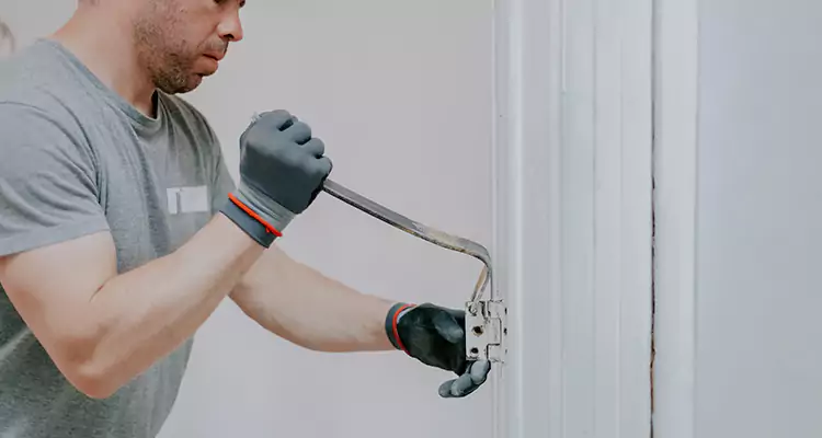 Cracked Door Jamb Repair in Tamarac, FL
