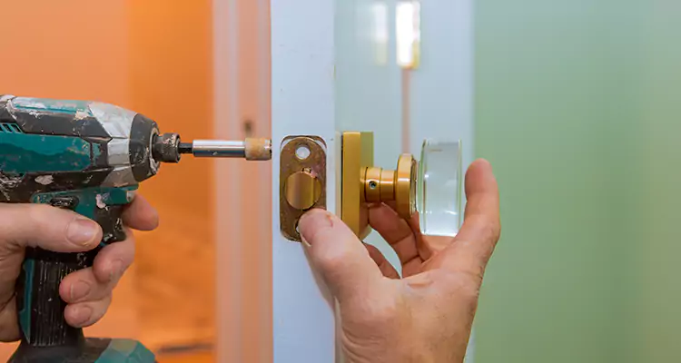Broken Door Knob Fix in Tamarac, FL