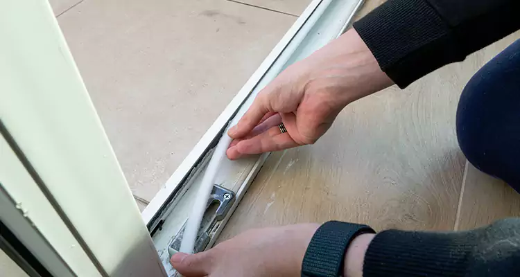 Garage Door Off Track Repair in Tamarac, FL