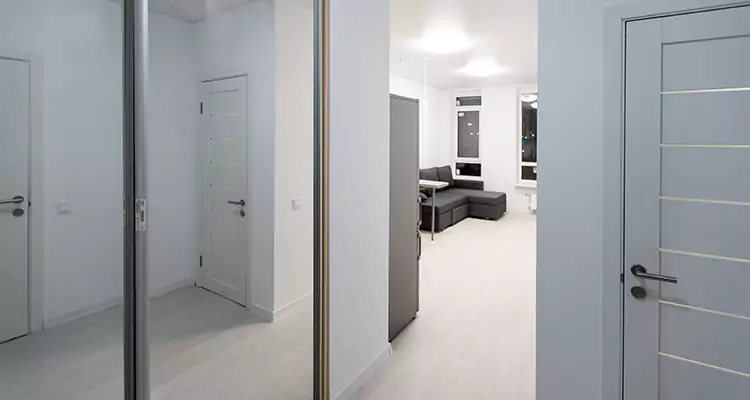 Modern Mirrored Closet Doors Repair in Tamarac, FL